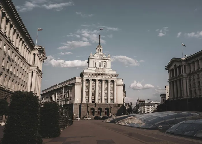 Palace Of Culture 2-Bedroom Retreat On Skobelev Blvd